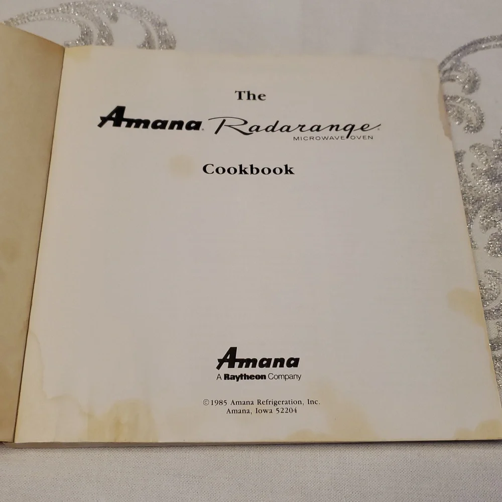🦜 2/$10 Vintage 1985 The Amana Rada Range Cookbook Microwave Oven-Vibrant